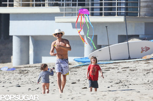 Bikini-Clad Miranda Kerr Hits the Beach With Flynn and Shirtless Orlando! Bikini-Clad Miranda Kerr Hits the Beach With Flynn and Shirtless Orlando!