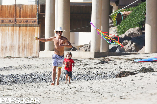 Bikini-Clad Miranda Kerr Hits the Beach With Flynn and Shirtless Orlando! Bikini-Clad Miranda Kerr Hits the Beach With Flynn and Shirtless Orlando!
