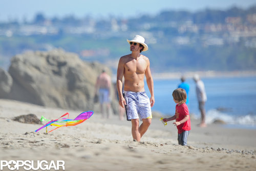 Bikini-Clad Miranda Kerr Hits the Beach With Flynn and Shirtless Orlando! Bikini-Clad Miranda Kerr Hits the Beach With Flynn and Shirtless Orlando!