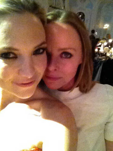 Kate Hudson and Stella McCartney stayed close at the Elle Style Awards.
Source: Twitter user StellaMcCartney
Kate Hudson and Stella McCartney stayed close at the Elle Style Awards.
Source: Twitter user StellaMcCartney