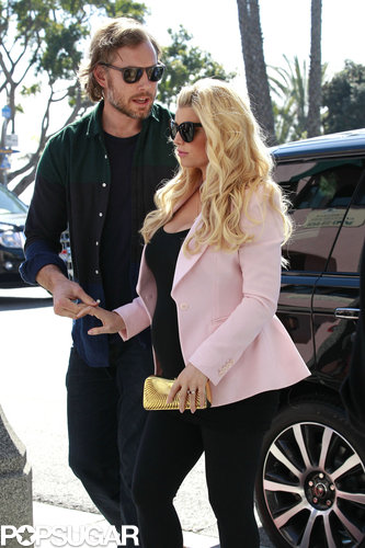 Jessica Simpson and Eric Johnson grabbed a Valentine's Day lunch in LA.
Jessica Simpson and Eric Johnson grabbed a Valentine's Day lunch in LA.