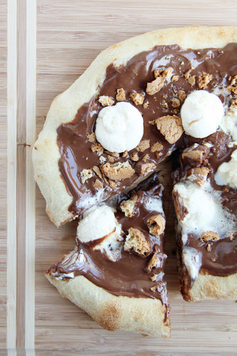 Almond Nutella Pizza Almond Nutella Pizza