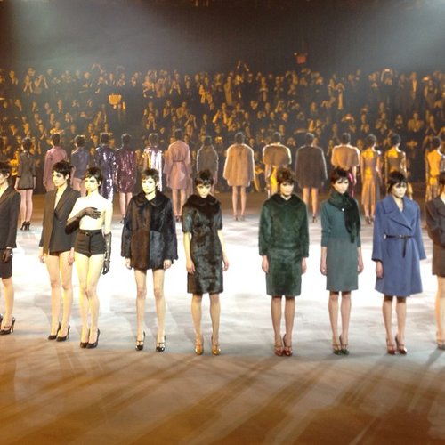 Marc Jacobs closed out NYFW with an epic Armory circle.
Marc Jacobs closed out NYFW with an epic Armory circle.