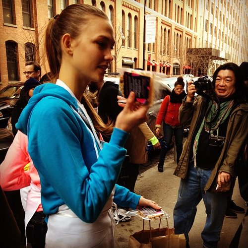 Karlie Kloss gave out free Karlie's Kookies outside of Milk Studios.
Karlie Kloss gave out free Karlie's Kookies outside of Milk Studios.