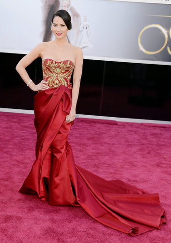 Olivia Munn on the red carpet at the Oscars 2013.
Olivia Munn on the red carpet at the Oscars 2013.