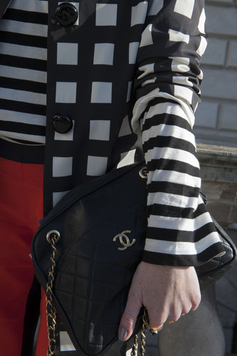 Graphic prints were paired with a timeless quilted Chanel chain bag.
Graphic prints were paired with a timeless quilted Chanel chain bag.