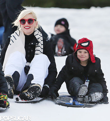 Gwen Stefani got on a sled with her son Zuma.
Gwen Stefani got on a sled with her son Zuma.