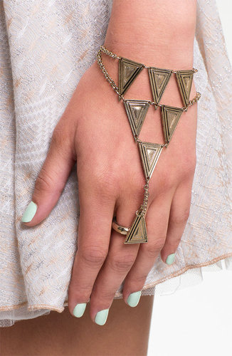 BP. Triangle Hand Chain