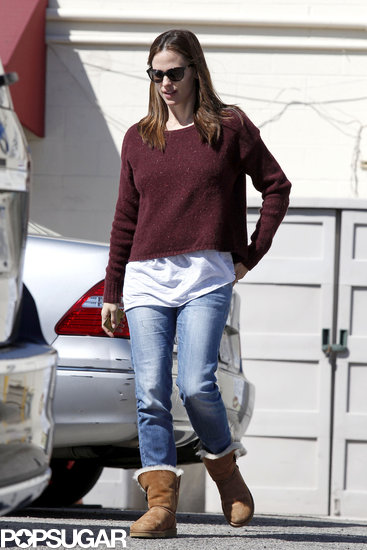 Jennifer Garner donned a maroon sweater and jeans in Brentwood.
Jennifer Garner donned a maroon sweater and jeans in Brentwood.