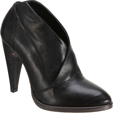 Barneys New York CO-OP Riley