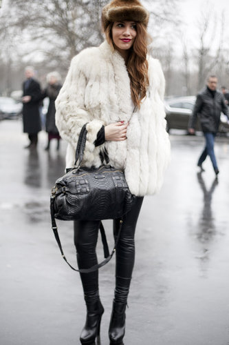 Luxurious furs countered this attendee's leather bottoms.
Luxurious furs countered this attendee's leather bottoms.