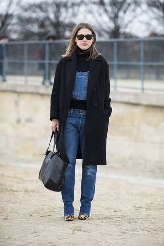 Overalls got a show-ready makeover with a classic coat and leopard footwear.
Source: Le 21ème | Adam Katz Sinding
Overalls got a show-ready makeover with a classic coat and leopard footwear.
Source: Le 21ème | Adam Katz Sinding