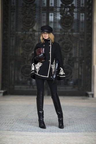 A dramatic cape and boots make this attendee a standout on the street.
Source: Le 21ème | Adam Katz Sinding
A dramatic cape and boots make this attendee a standout on the street.
Source: Le 21ème | Adam Katz Sinding