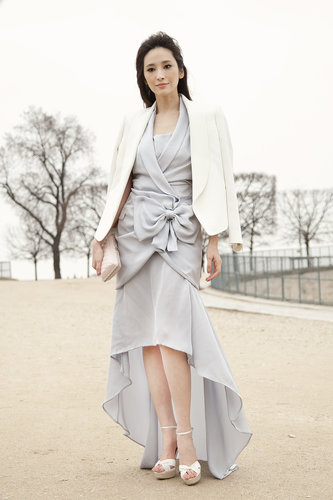 An ultrafeminine bow-tied dress topped off with a sleek blazer outside the shows.
An ultrafeminine bow-tied dress topped off with a sleek blazer outside the shows.