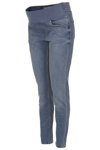 Topshop's Maternity Jamie Jeans ($80) are supersoft denim in a light, stone-washed color that pairs nicely with the season's floral tops.
Topshop's Maternity Jamie Jeans ($80) are supersoft denim in a light, stone-washed color that pairs nicely with the season's floral tops.