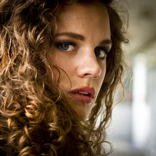 How to Color Curly Hair at Home