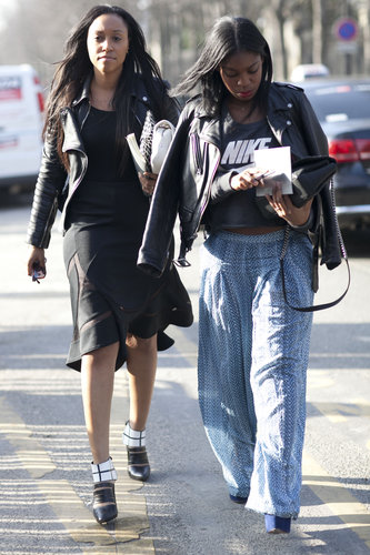 Shiona Turini made her way to the shows in a bold LBD, alongside a showgoer clad in a sporty tee and printed, floaty trousers.
Shiona Turini made her way to the shows in a bold LBD, alongside a showgoer clad in a sporty tee and printed, floaty trousers.