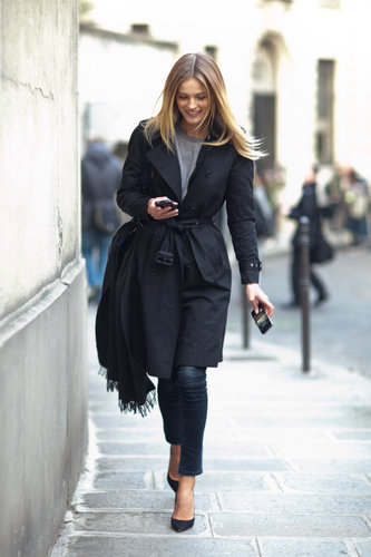A perfect play on the classics, from her trench right down to her heels.
Source: Le 21ème | Adam Katz Sinding
A perfect play on the classics, from her trench right down to her heels.
Source: Le 21ème | Adam Katz Sinding