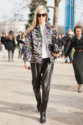 Joanna Hillman added flair to leather trousers with a printed jacket.
Source: Le 21ème | Adam Katz Sinding
Joanna Hillman added flair to leather trousers with a printed jacket.
Source: Le 21ème | Adam Katz Sinding