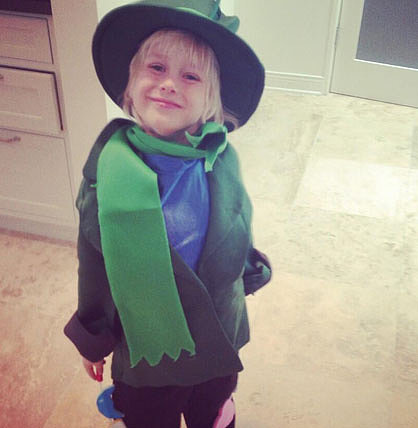 Liev Schreiber posted a photo of his son dressed up for St. Patrick's Day.
Source: Twitter user LievSchreiber
Liev Schreiber posted a photo of his son dressed up for St. Patrick's Day.
Source: Twitter user LievSchreiber