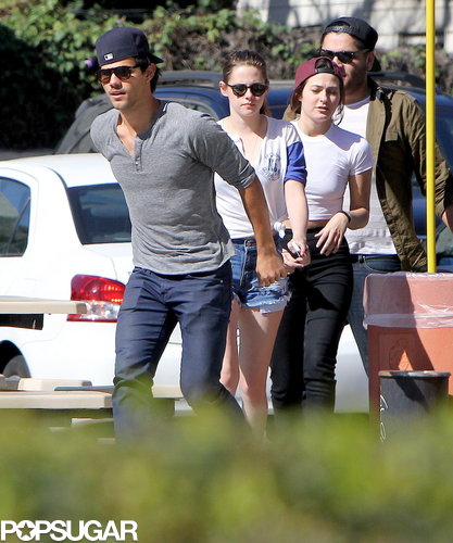 Kristen Stewart Goes Up to Bat With Taylor Lautner Kristen Stewart Goes Up to Bat With Taylor Lautner