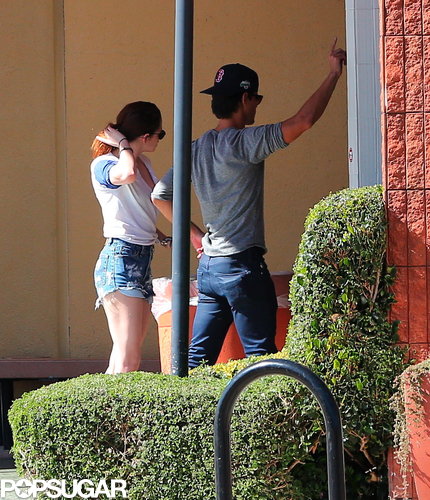 Kristen Stewart Goes Up to Bat With Taylor Lautner Kristen Stewart Goes Up to Bat With Taylor Lautner