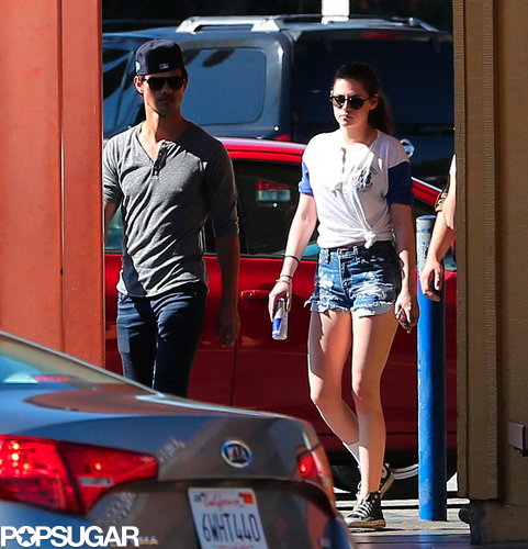 Kristen Stewart Goes Up to Bat With Taylor Lautner Kristen Stewart Goes Up to Bat With Taylor Lautner