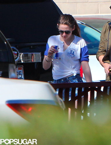 Kristen Stewart Goes Up to Bat With Taylor Lautner Kristen Stewart Goes Up to Bat With Taylor Lautner
