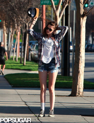 Kristen Stewart went casual at the batting cages.
Kristen Stewart went casual at the batting cages.