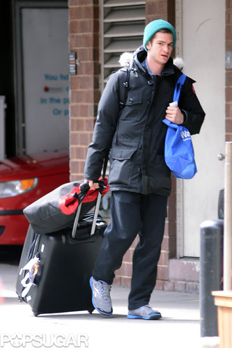 Emma Stone Smiles Big on Set While Andrew Garfield Packs Up Emma Stone Smiles Big on Set While Andrew Garfield Packs Up