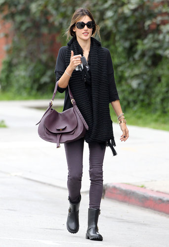 Alessandra Ambrosio coordinated her eggplant bag with her skinny jeans, then threw in black add-ons, including däv rain boots, during a day out in LA.
Alessandra Ambrosio coordinated her eggplant bag with her skinny jeans, then threw in black add-ons, including däv rain boots, during a day out in LA.