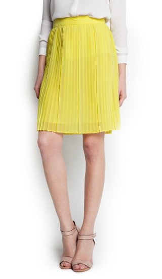 For a less structured skirt option, we adore this Mango yellow pleated skirt ($60). It's so dainty and would look great with blouses and tees alike.
For a less structured skirt option, we adore this Mango yellow pleated skirt ($60). It's so dainty and would look great with blouses and tees alike.