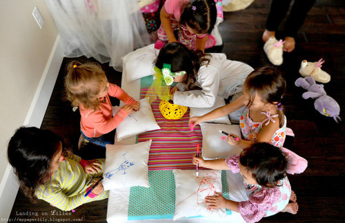 Make DIY Pillowcases Make DIY Pillowcases