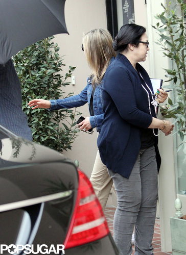 Jennifer Aniston left a furniture store.
Jennifer Aniston left a furniture store.
