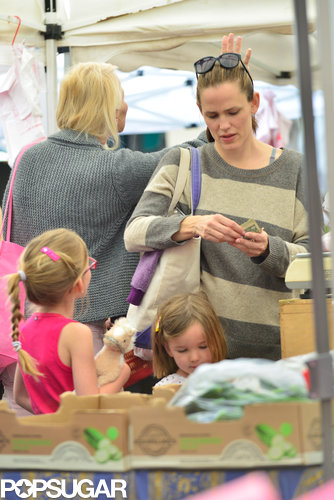 Jennifer Garner talked with Violet and Seraphina at the farmers market.
Jennifer Garner talked with Violet and Seraphina at the farmers market.