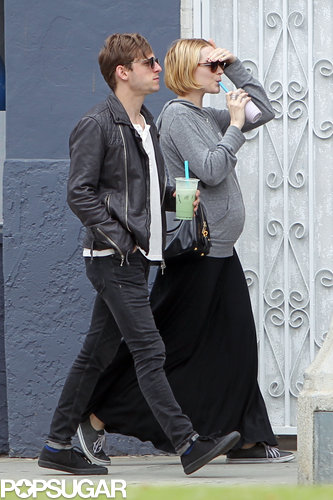 Pregnant Evan Rachel Wood and Jamie Bell took a walk in LA.
Pregnant Evan Rachel Wood and Jamie Bell took a walk in LA.