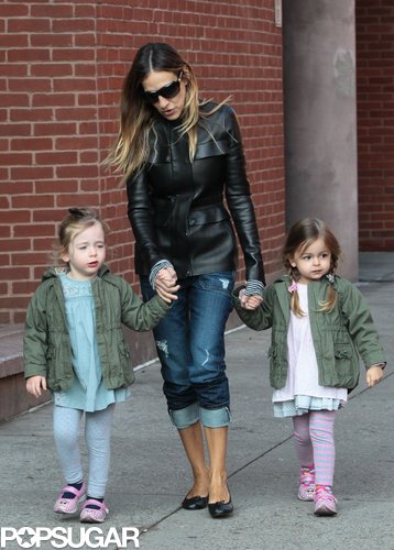 SJP Returns From Toronto For Double Mom Duty SJP Returns From Toronto For Double Mom Duty