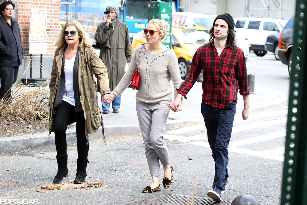 Sienna Miller Feels the Love During a Family Day With Her Mom and Tom Sienna Miller Feels the Love During a Family Day With Her Mom and Tom