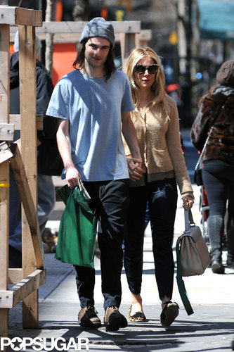 Tom Sturridge and Sienna Miller held hands in NYC.
Tom Sturridge and Sienna Miller held hands in NYC.