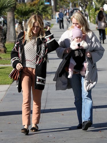 While spending time with her daughter and mom in LA, Sienna donned an eclectic mix of orange pants, a crochet sweater, and a knit cardigan, then finished with her leopard loafers.
While spending time with her daughter and mom in LA, Sienna donned an eclectic mix of orange pants, a crochet sweater, and a knit cardigan, then finished with her leopard loafers.