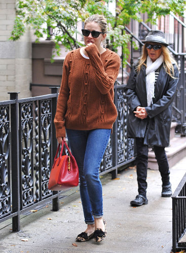 Sienna sported a burnt orange sweater with skinny jeans, a red-and-orange colorblocked bag, and her leopard loafers in NYC.
Sienna sported a burnt orange sweater with skinny jeans, a red-and-orange colorblocked bag, and her leopard loafers in NYC.