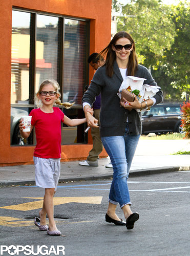 Jennifer Garner wore jeans and flats for her fast-food run.
Jennifer Garner wore jeans and flats for her fast-food run.