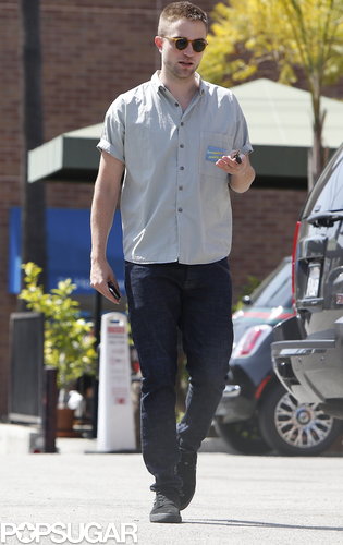 Rob and Kristen Share a Sweet Sushi Date Rob and Kristen Share a Sweet Sushi Date