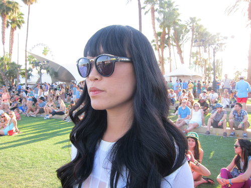 Wavy, jet-black hair is the ultimate in cool-girl chic.
Photo: Meg Cuna
Wavy, jet-black hair is the ultimate in cool-girl chic.
Photo: Meg Cuna