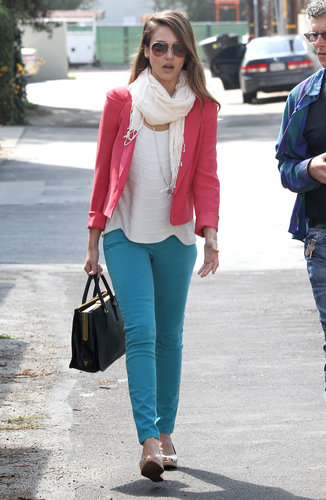 Jessica Alba colorblocked like a pro in a pink Vanessa Bruno blazer and Sanctuary turquoise jeans. She completed her LA pairing with a structured Prada bag, aviators, and a white fringe scarf.
Jessica Alba colorblocked like a pro in a pink Vanessa Bruno blazer and Sanctuary turquoise jeans. She completed her LA pairing with a structured Prada bag, aviators, and a white fringe scarf.