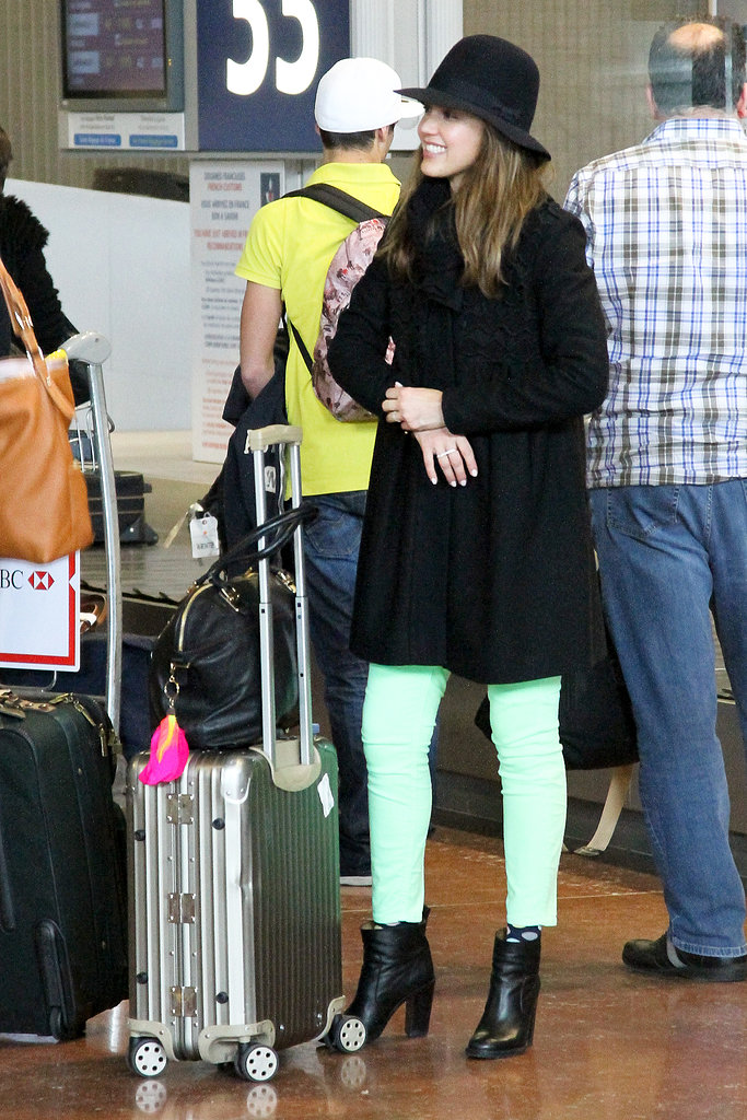 Jessica showcased her effortless take on neon, working a pair of vibrant green Current/Elliott ankle denim while arriving at LAX.
Jessica showcased her effortless take on neon, working a pair of vibrant green Current/Elliott ankle denim while arriving at LAX.