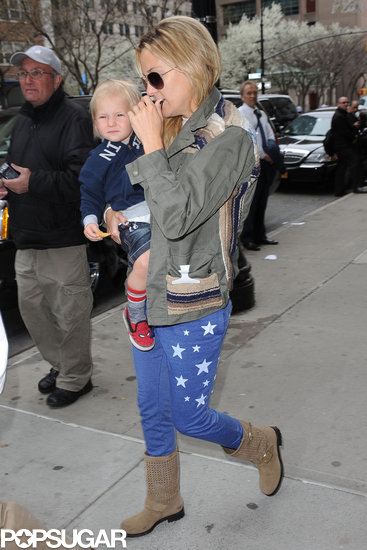Kate Hudson carried her son Bingham Bellamy for an outing in NYC.
Kate Hudson carried her son Bingham Bellamy for an outing in NYC.