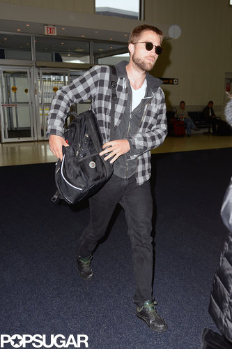 Robert Pattinson Returns to LA After a Mini Big Apple Trip Robert Pattinson Returns to LA After a Mini Big Apple Trip