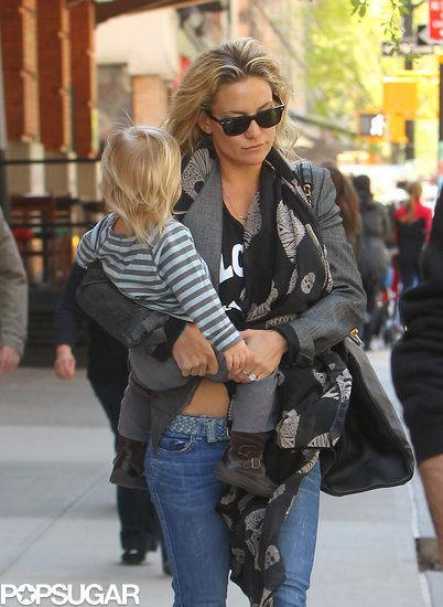 Kate Hudson carried her son Bingham Bellamy in NYC on Thursday.
Kate Hudson carried her son Bingham Bellamy in NYC on Thursday.