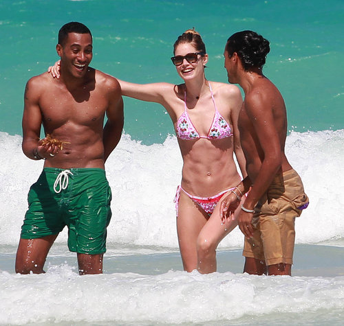 Doutzen Dons a Bikini For a Playful PDA Session With Sunnery Doutzen Dons a Bikini For a Playful PDA Session With Sunnery